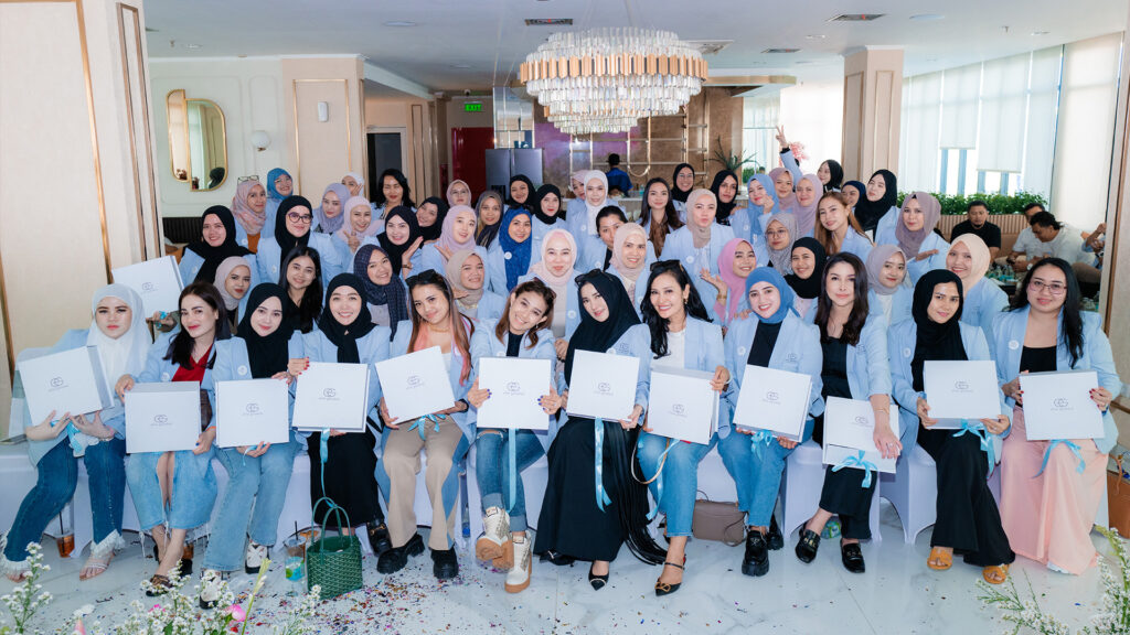 Terus Tebar Inovasi dan Kebermanfaatan, MS GLOW Luncurkan #EliteGlowbal Sebagai Entitas Bagi Seluruh Mitra Dengan Semangat Glowing, Growing, Giving 2 Konsisten menggaungkan pesan #WomenWithValue kepada masyarakat, MS GLOW kembali membuktikan keseriusannya dalam memberikan dukungan bagi pemberdayaan perempuan.