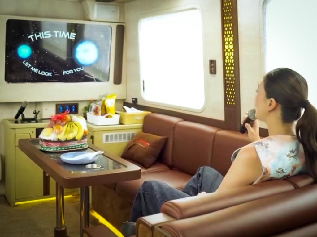 Bus Rasa Apartemen Mewah!”, Luna Maya Nikmati Serunya Omah Sultan dari Juragan 99 Trans 2 PHOTO 2025 05 04 14 46 40 3