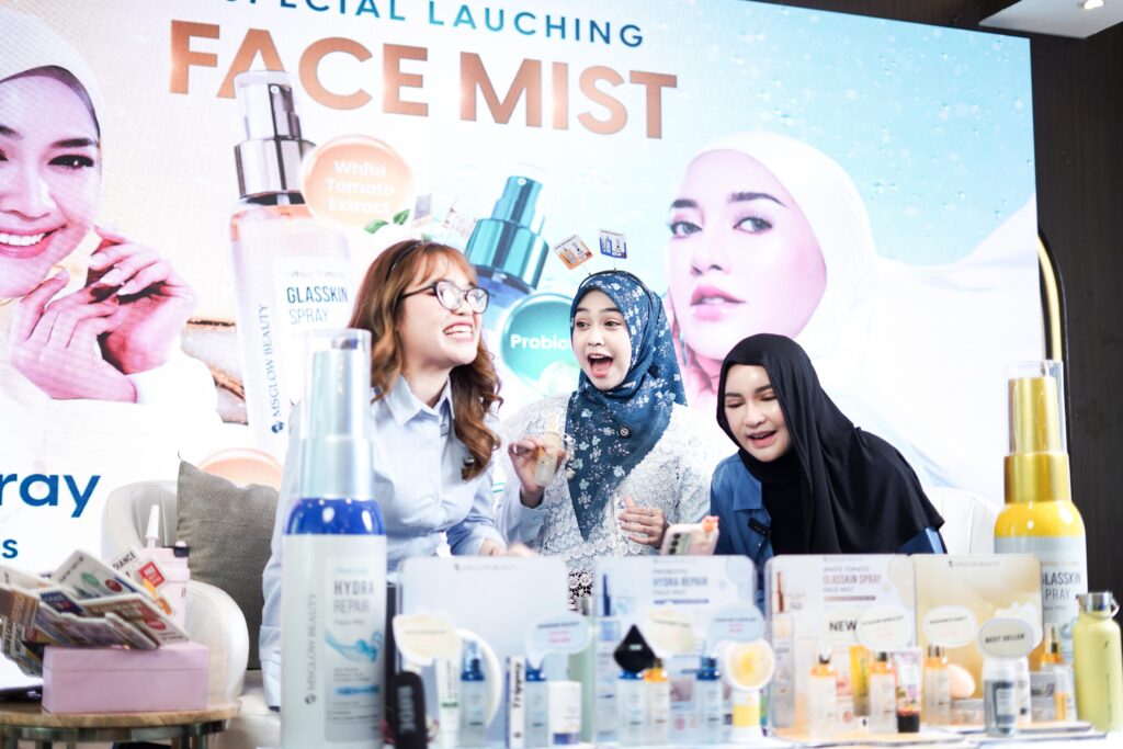 MSGLOWBeauty Luncurkan Dual Mist Serum: Solusi Praktis untuk Kulit Sehat, Cerah, dan Glowing 1 PHOTO 2025 05 06 16 17 31 2