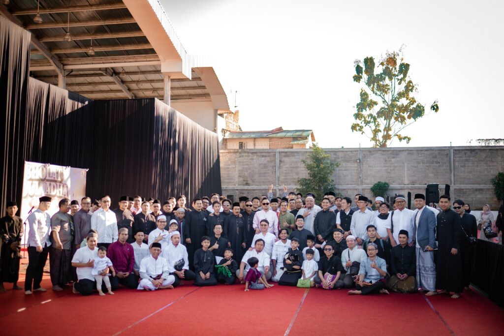 Kebersamaan Idul Adha di J99 Corp.: Juragan 99 dan Shandy Purnamasari Berkurban 28 Sapi, Sholat Ied Hingga Bagikan Daging Kurban Bersama Karyawan! 1 WhatsApp Image 2025 06 06 at 13.18.37