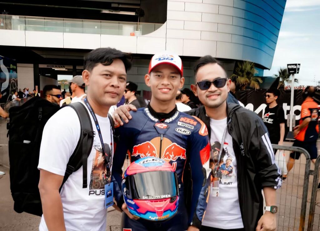 Bersama MS GLOW FOR MEN, Ayah Veda Ega Tonton Langsung Final Red Bull Rookies Cup Italia! 1 WhatsApp Image 2025 09 17 at 14.20.51
