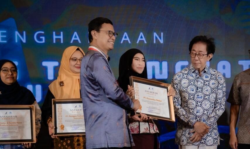 Kosmesia Milik Shandy Purnamasari, Raih Anugerah PROAKTIF 2025 dari BPOM, Tegaskan Komitmen Pembinaan UMKM Kosmetik Indonesia 1 WhatsApp Image 2025 11 29 at 06.08.29 e1764571782648